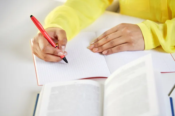 Close up of female hands writing to notebook — Stock Photo, Image