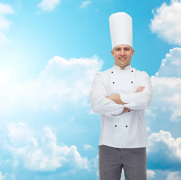 Heureux cuisinier chef masculin avec les mains croisées — Photo