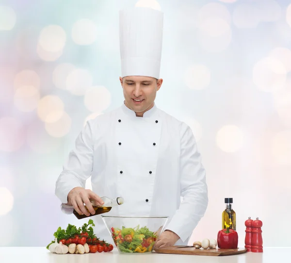 Gelukkig mannelijke chef-kok koken voedsel koken — Stockfoto