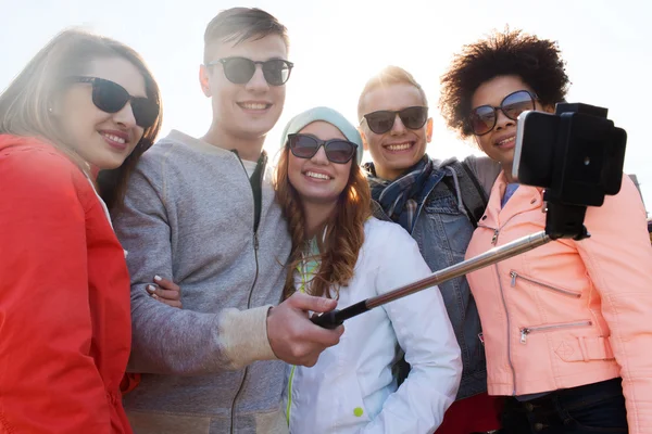 Friends taking selfie with smartphone on stick — Stock Photo, Image