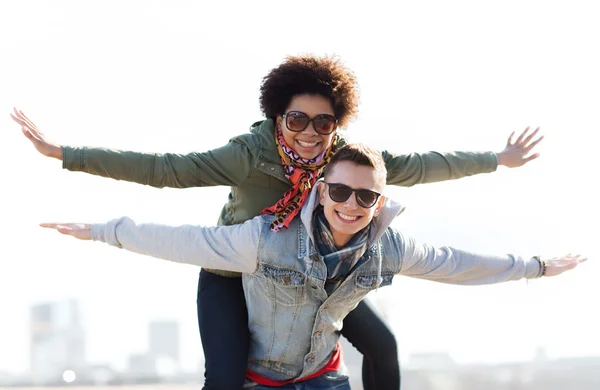 Happy teenage couple in shades having fun outdoors — Stock Photo, Image