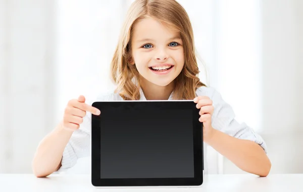 Meisje met de tablet pc op school — Stockfoto