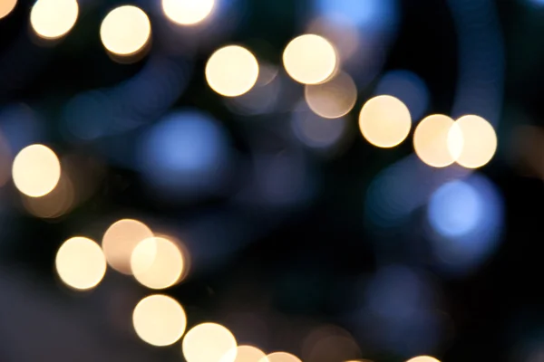 Luces brillantes sobre fondo de noche azul oscuro — Foto de Stock