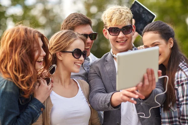 Students or teenagers with tablet pc taking selfie — Stock Photo, Image