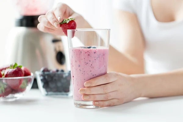 Close up of woman with milkshake and strawberry — Stock Photo, Image