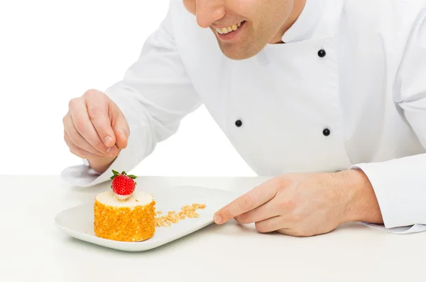 Närbild på manliga chef kock decorating dessert — Stockfoto