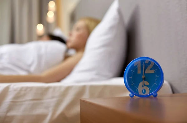 침실에 알람 시계의 종료 — 스톡 사진