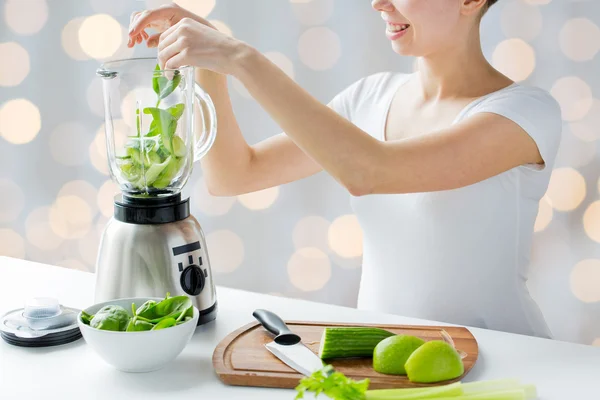 Close up of woman with blender and vegetables — Stock Photo, Image