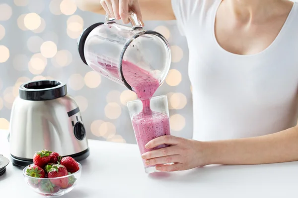 Close up of woman with blender pouring milk shake — Stock Photo, Image