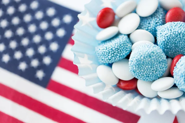 Bonbons avec drapeau américain le jour de l'indépendance — Photo