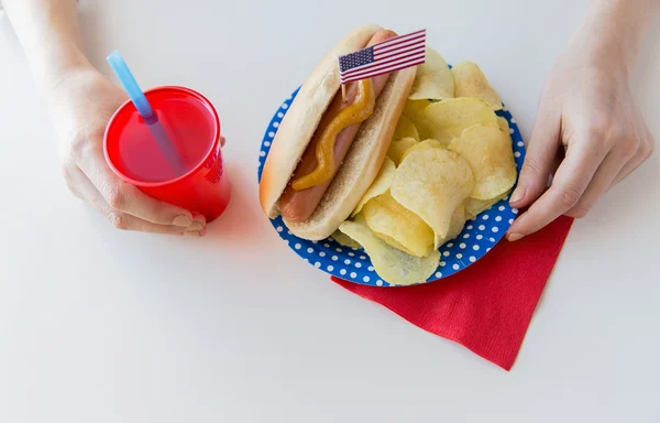 Mulher celebrando o dia da independência americana — Fotografia de Stock