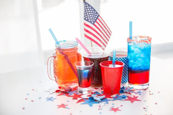 Drankjes op Amerikaanse onafhankelijkheid dag feest — Stockfoto