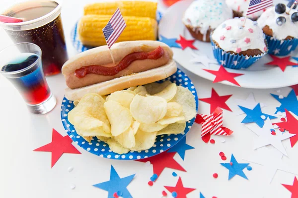 Alimentos e bebidas na festa do dia da independência americana — Fotografia de Stock