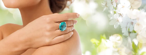 Close up of woman with cocktail ring on hand — Stock Photo, Image