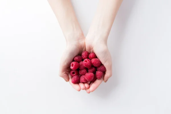 Close up of woman hands holding raspberries — Stock Photo, Image