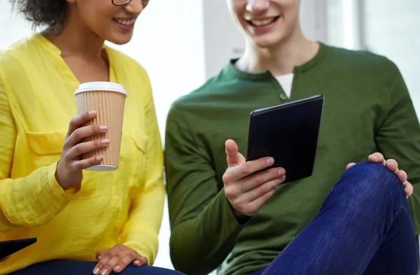 Close up of students with tablet pc and coffee — Stock Photo, Image