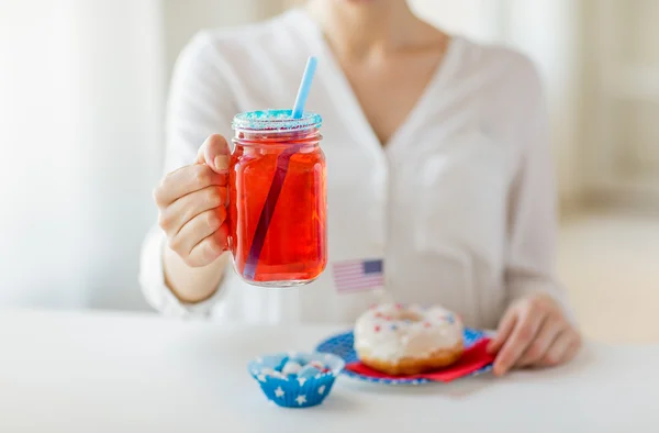 Woman celebrating american independence day — Stock Photo, Image