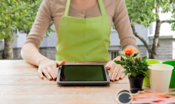 Close up of woman or gardener with tablet pc — Stock Photo, Image