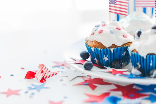 Cupcakes avec des drapeaux américains le jour de l'indépendance — Photo