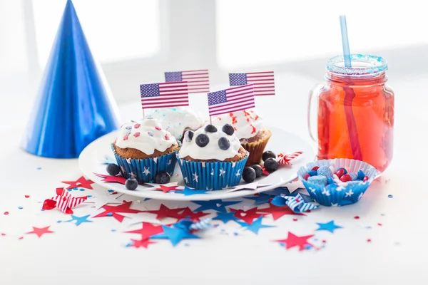 Cupcakes med amerikanska flaggan på självständighetsdagen Royaltyfria Stockbilder