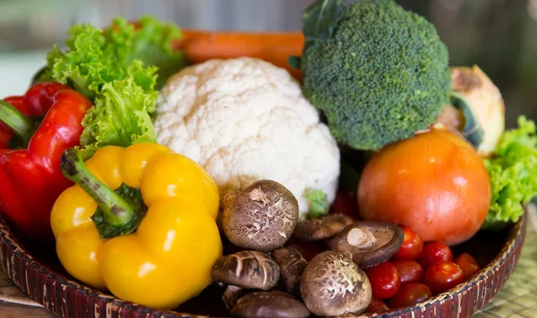 Basket of fresh ripe vegetables at kitchen — Stock Photo, Image