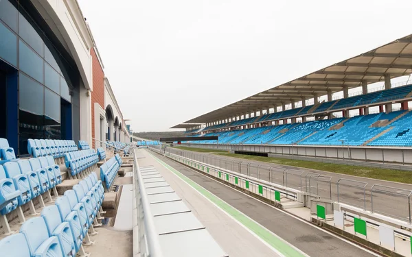Speedway vazio e arquibancadas no estádio — Fotografia de Stock