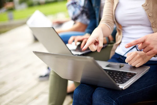 Close up of students or teenagers with laptop — Stock Photo, Image