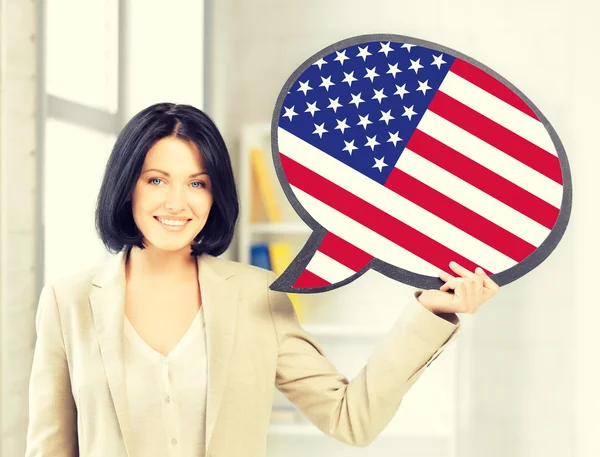 Amerikan bayrağı metin balonu ile gülümseyen kadın — Stok fotoğraf