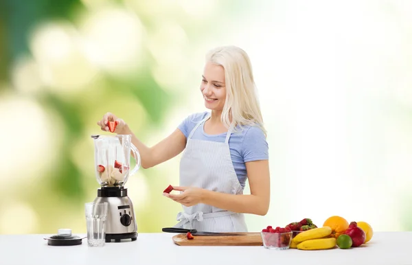 Smiling woman with blender preparing shake — Stock Photo, Image