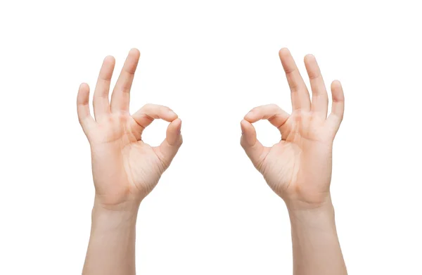 Руки людини, що показують знак ОК — стокове фото