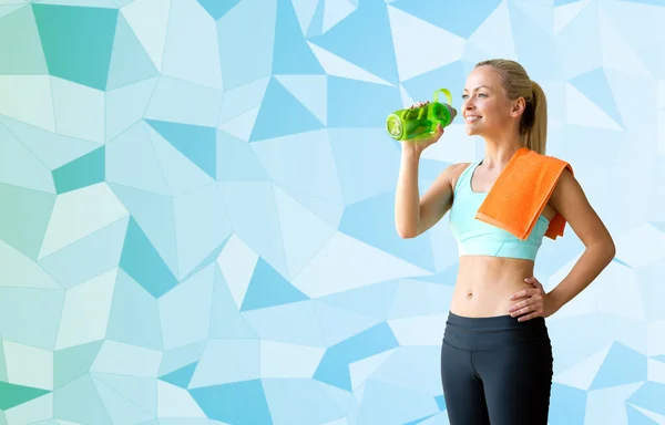 Woman with bottle of water and towel — Stock Photo, Image