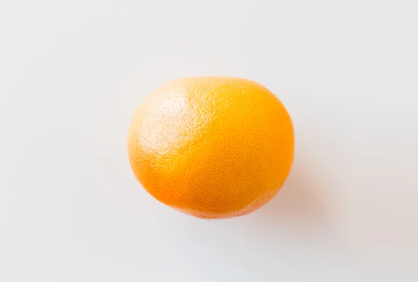 Érett grapefruit felett fehér — Stock Fotó