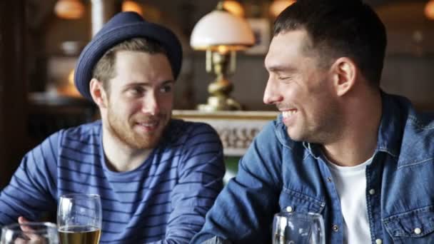 Happy male friends drinking beer at bar or pub — Stock Video