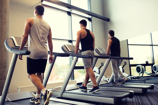 Men exercising on treadmill in gym — Stock Photo, Image