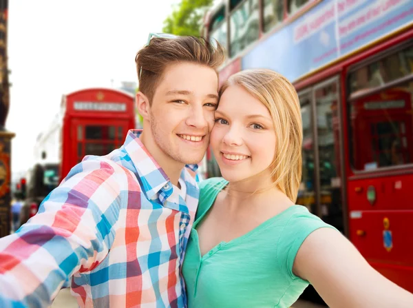 Happy couple taking selfie over london city — Stock Fotó