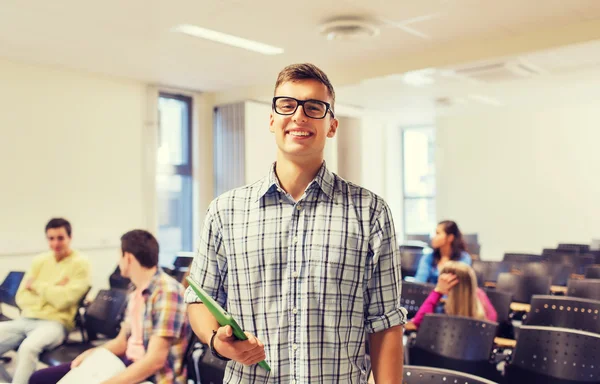 Groupe d'étudiants souriants dans la salle de conférence — Photo