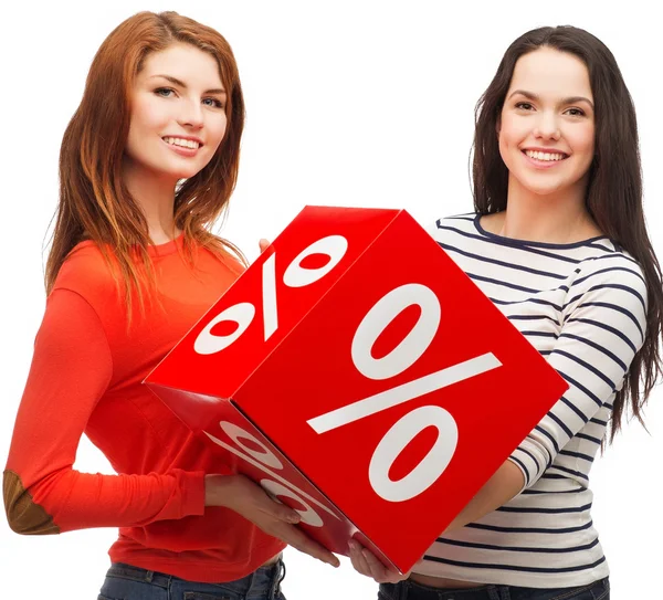 Two smiling teenage girl with percent sign on box — Stock Photo, Image