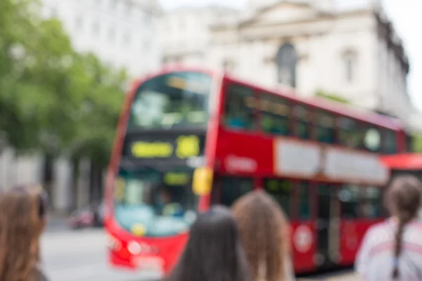 ロンドンの赤い 2 階建てバスで街 — ストック写真