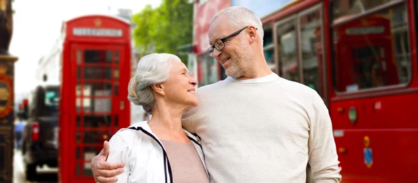 Happy senior couple on london street in england — Stock Photo, Image