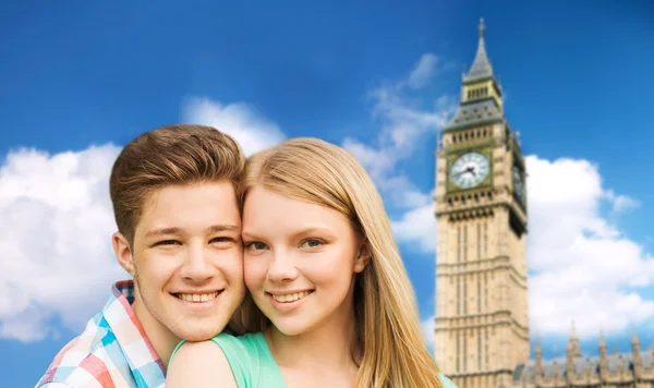 Happy couple over big ben tower in london — Stock Photo, Image