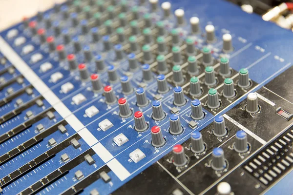 Painel de controle no estúdio de gravação ou estação de rádio — Fotografia de Stock