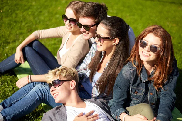 Group of students or teenagers hanging out — Stock Photo, Image