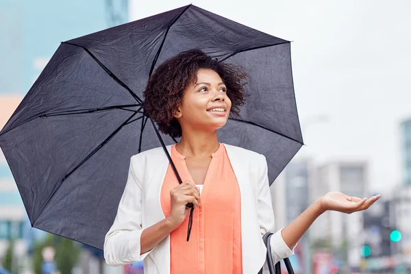 Happy african american businesswoman with umbrella — Stock Photo, Image