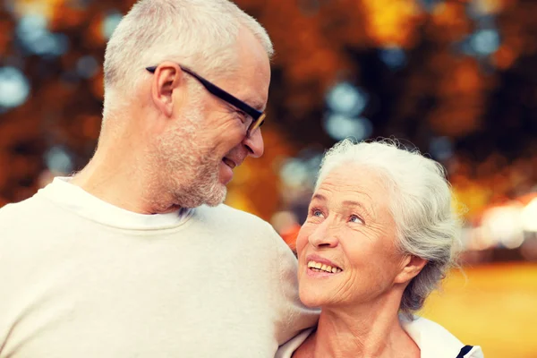 Senior couple hugging in city park — ストック写真