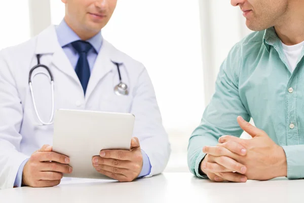 Close up of male doctor and patient with tablet pc — Stock fotografie