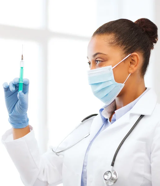 African doctor holding syringe with injection — Stock Photo, Image