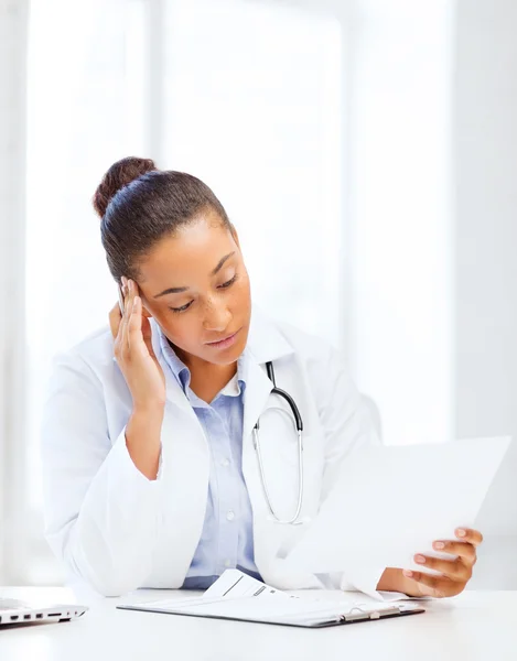 Médico femenino —  Fotos de Stock