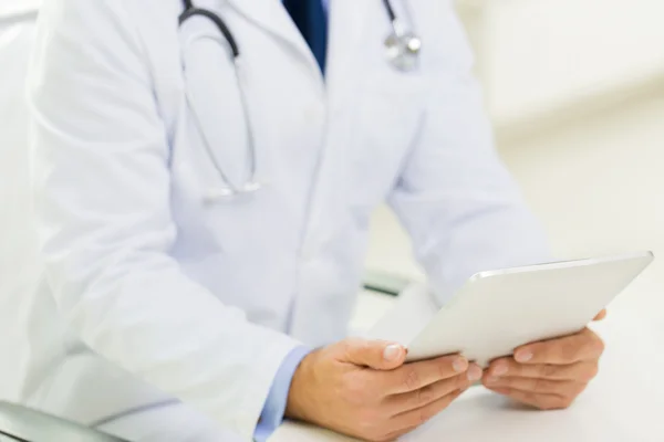 Close up of male doctor hands with tablet pc — Stock Fotó