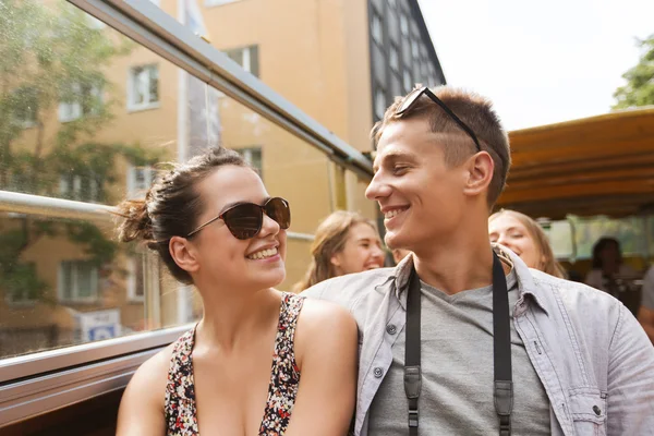 Smiling couple traveling by tour bus — Stock Photo, Image