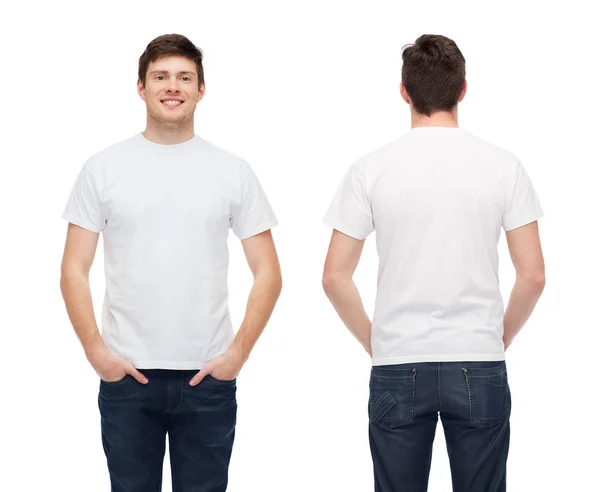 Jeune homme souriant en t-shirt blanc vierge Images De Stock Libres De Droits